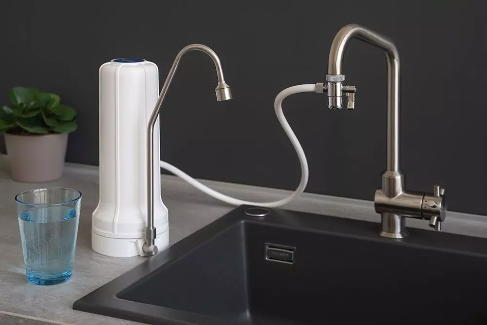 Auftischfilter_kaufen_Pro_Alvito_mit_Logo_Wasserhahn2 Auftischfilter_kaufen_Pro_Alvito_mit_Logo_Wasserhahn2